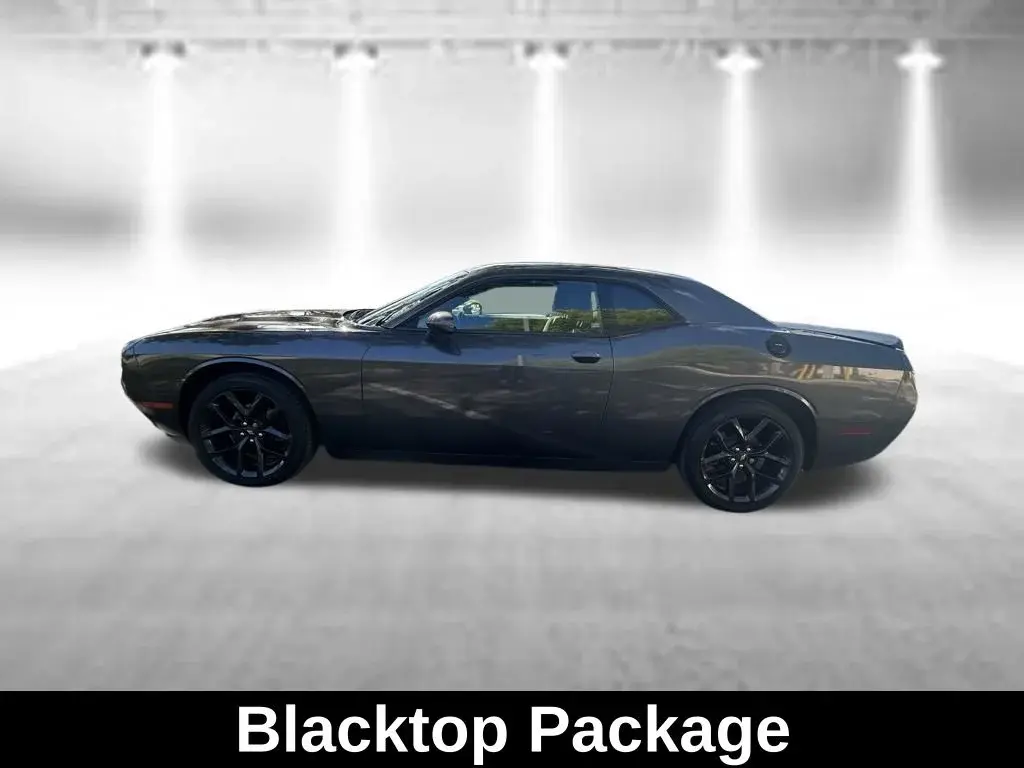 2020 Dodge Challenger SXT Auto photo 4