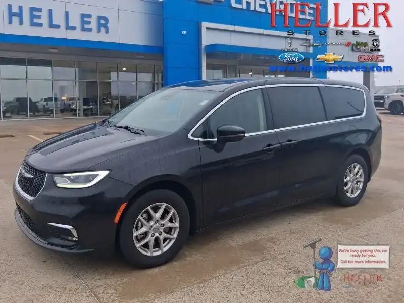 2023 Chrysler Pacifica Touring L's photo