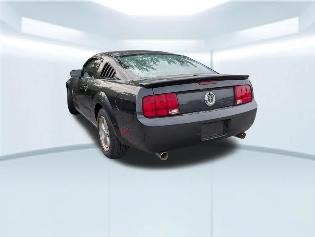 2007 Ford Mustang V6 Deluxe photo 3
