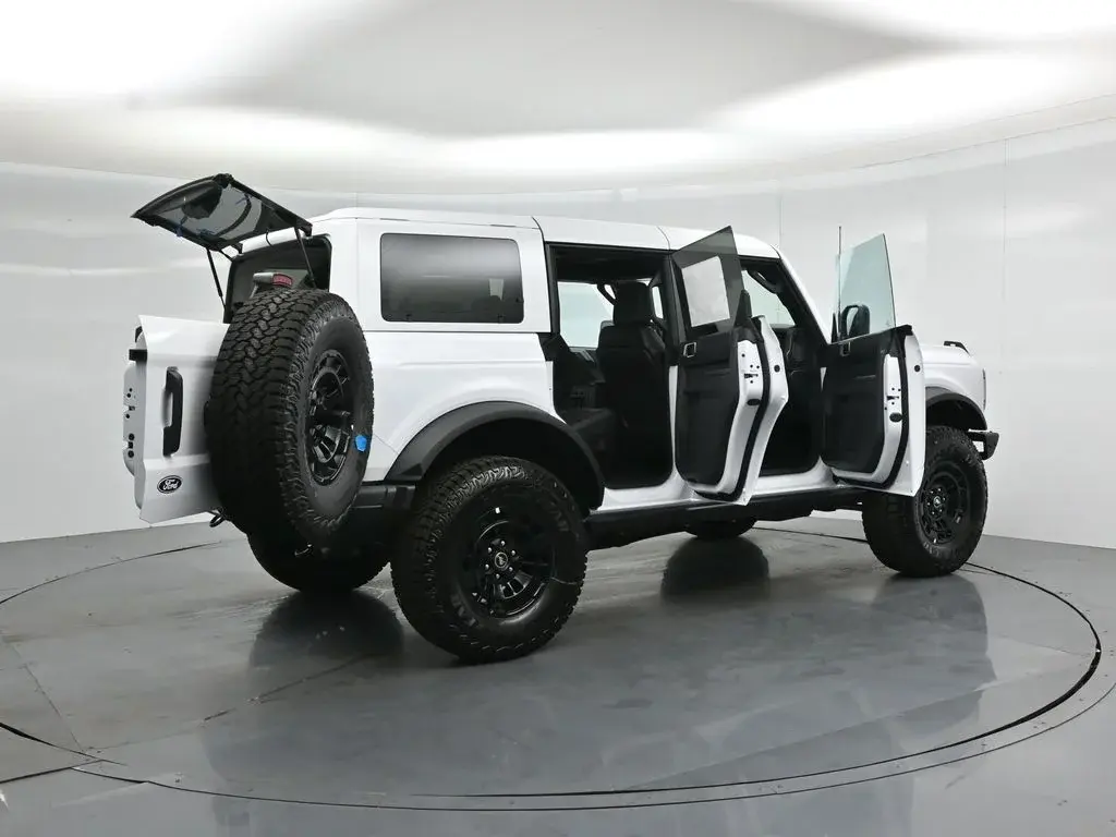 2026 Ford Bronco Badlands 4x4 photo 5