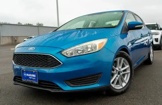 2017 Ford Focus Sedan SE's photo