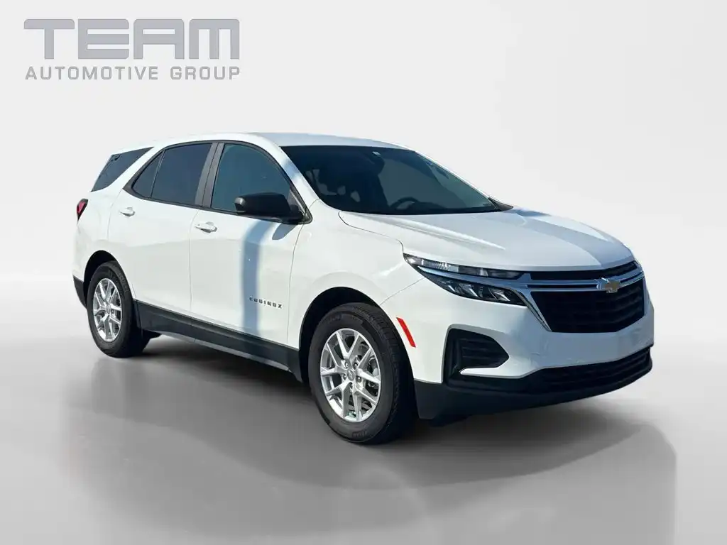 2023 Chevrolet Equinox LS's photo