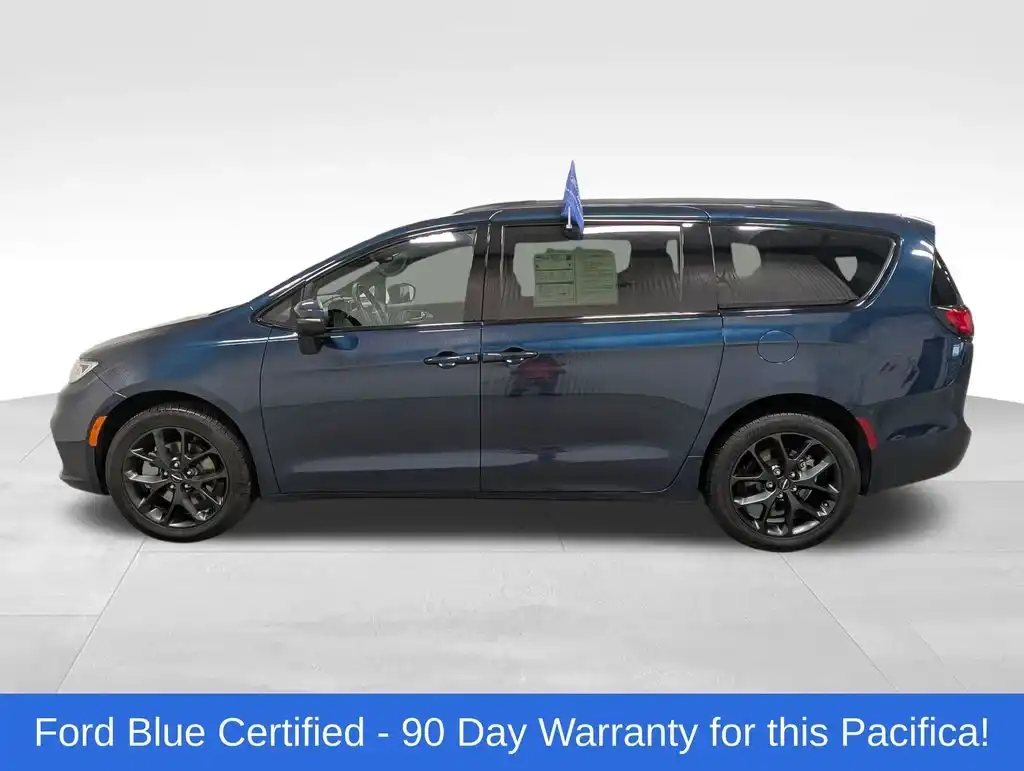 2023 Chrysler Pacifica Touring L AWD's photo