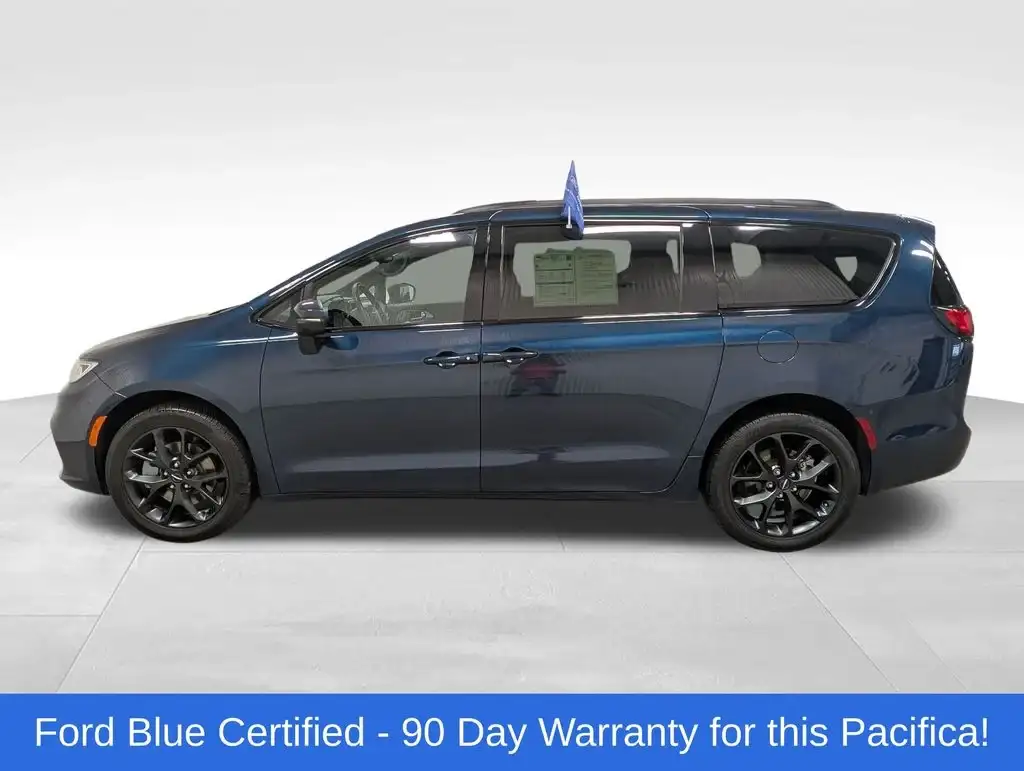 2023 Chrysler Pacifica Touring L AWD's photo