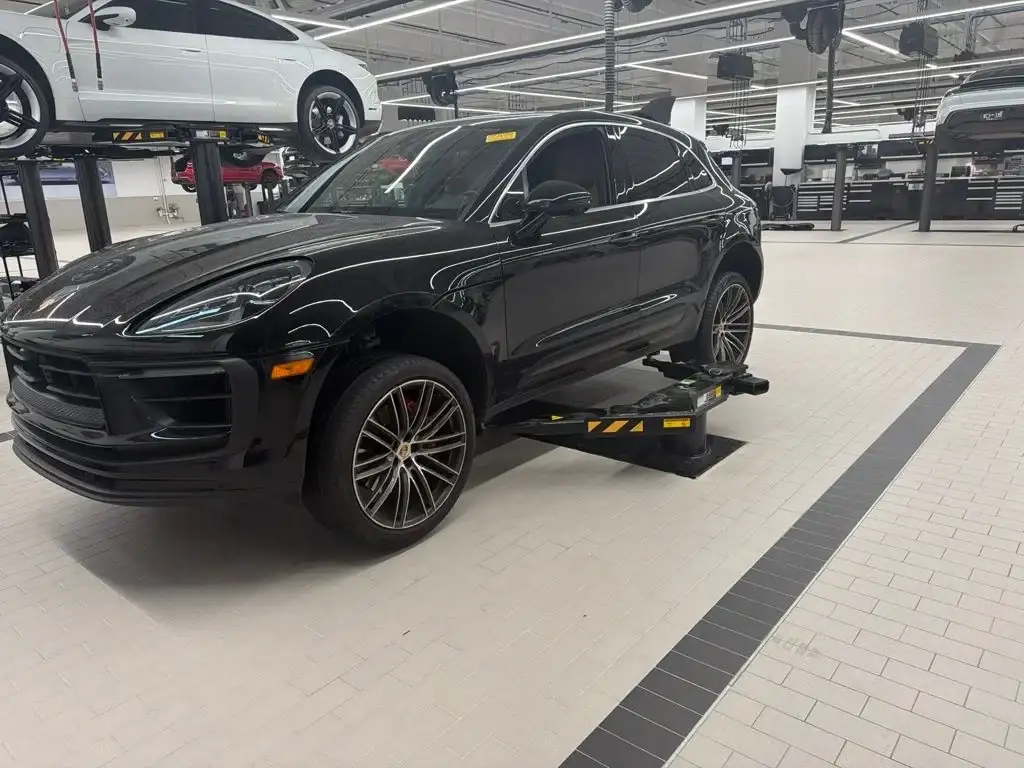 2023 Porsche Macan S's photo