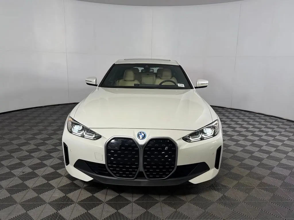 2023 BMW i4 eDrive35 photo 5