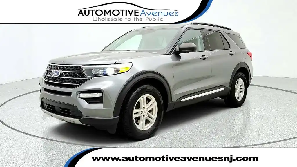 2024 Ford Explorer XLT 4WD's photo