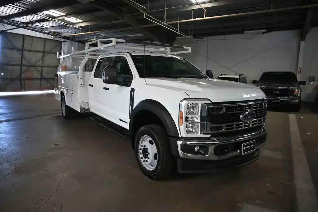 2026 Ford F-450 XL Crew Cab DRW 203 in's photo