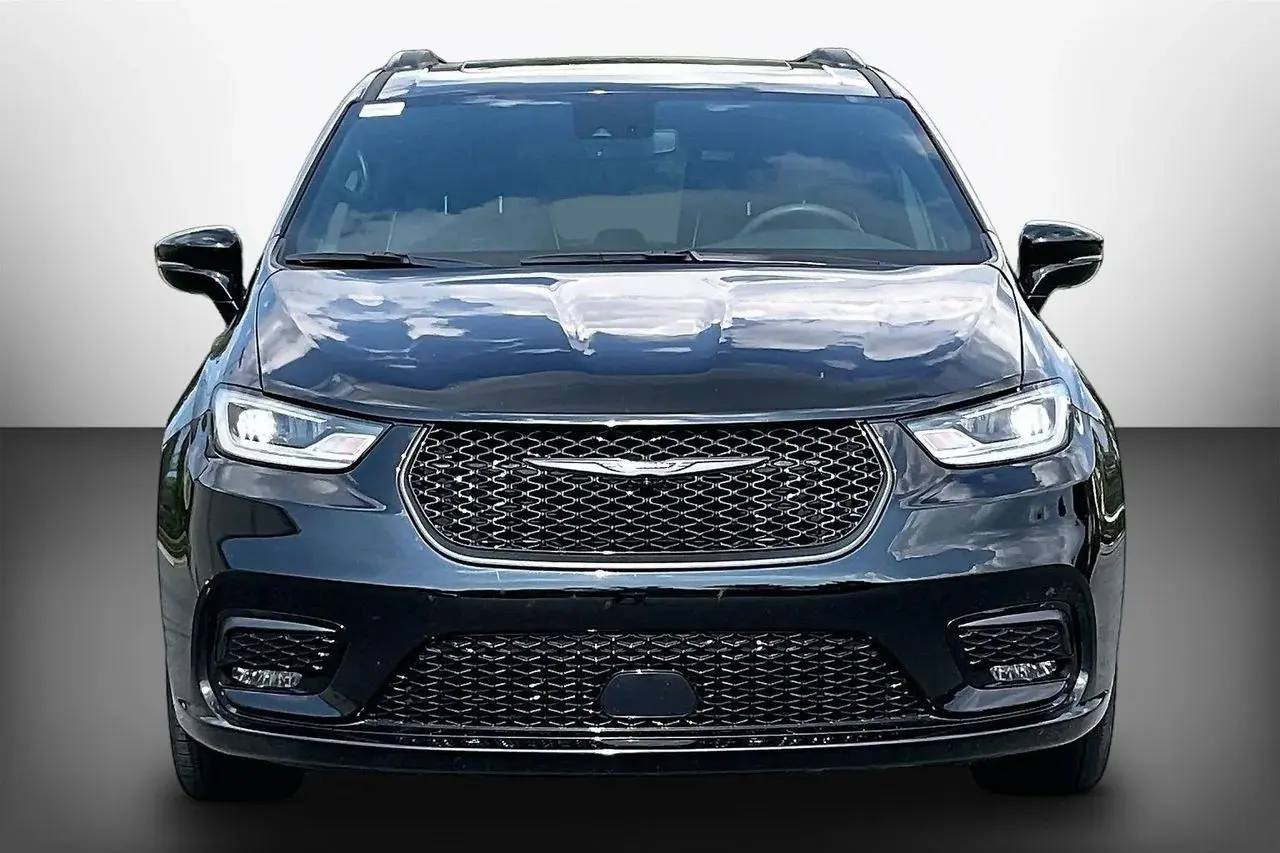 2025 Chrysler Pacifica Limited photo 3