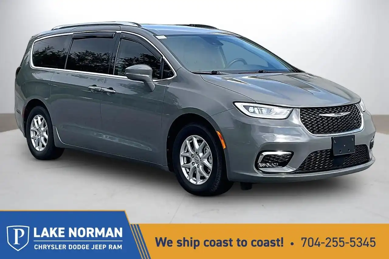 2021 Chrysler Pacifica Touring L's photo