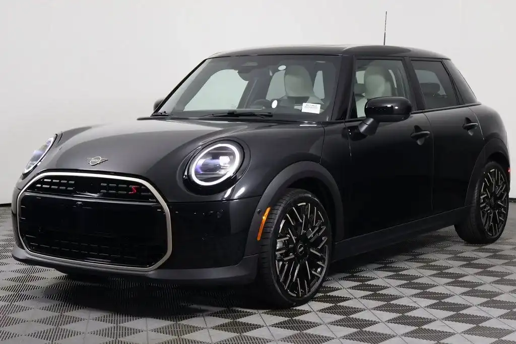 2026 MINI Hardtop Cooper S's photo