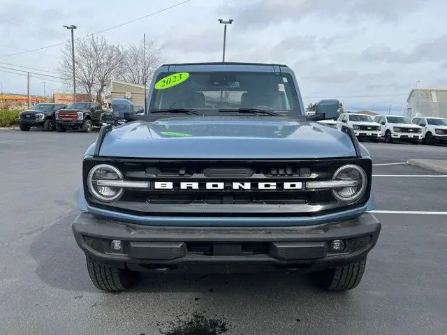 2023 Ford Bronco Outer Banks 4x4 photo 3