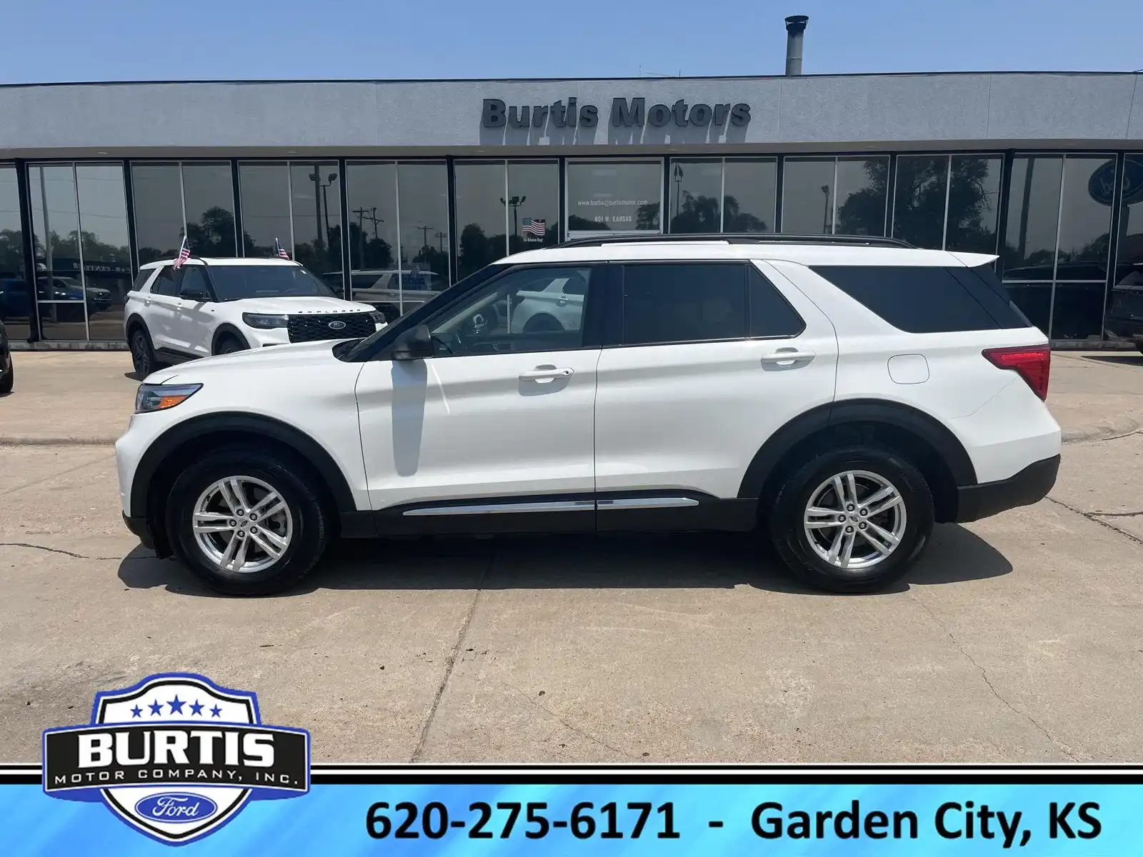 2023 Ford Explorer XLT 4WD's photo