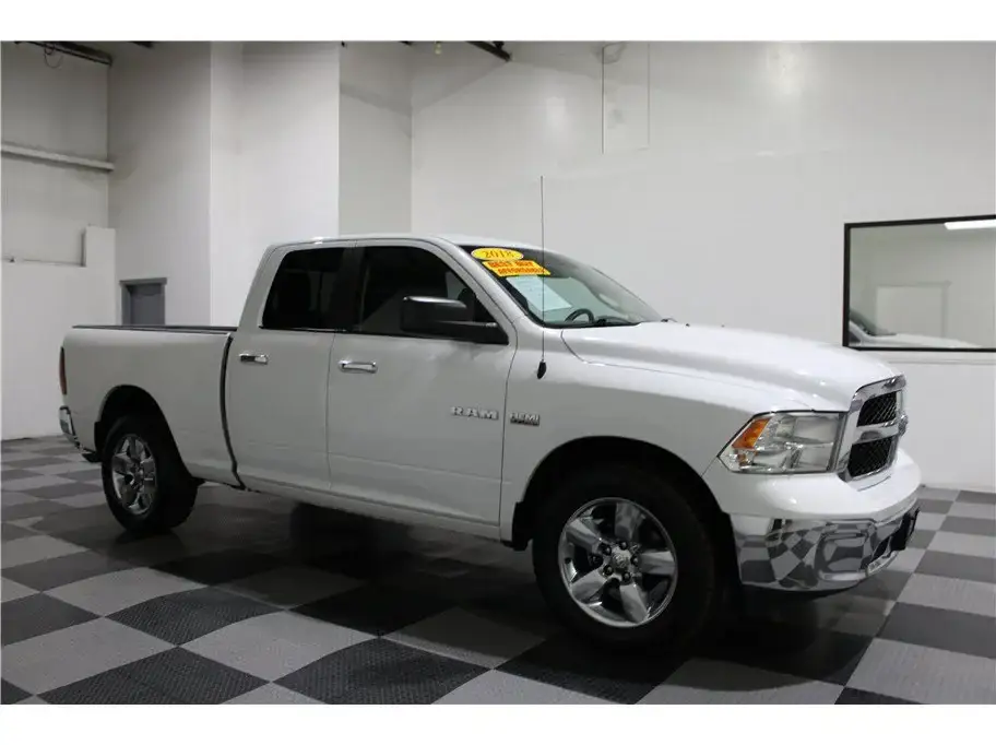2018 RAM 1500 SLT 4x4 Quad Cab 6'4 photo 1