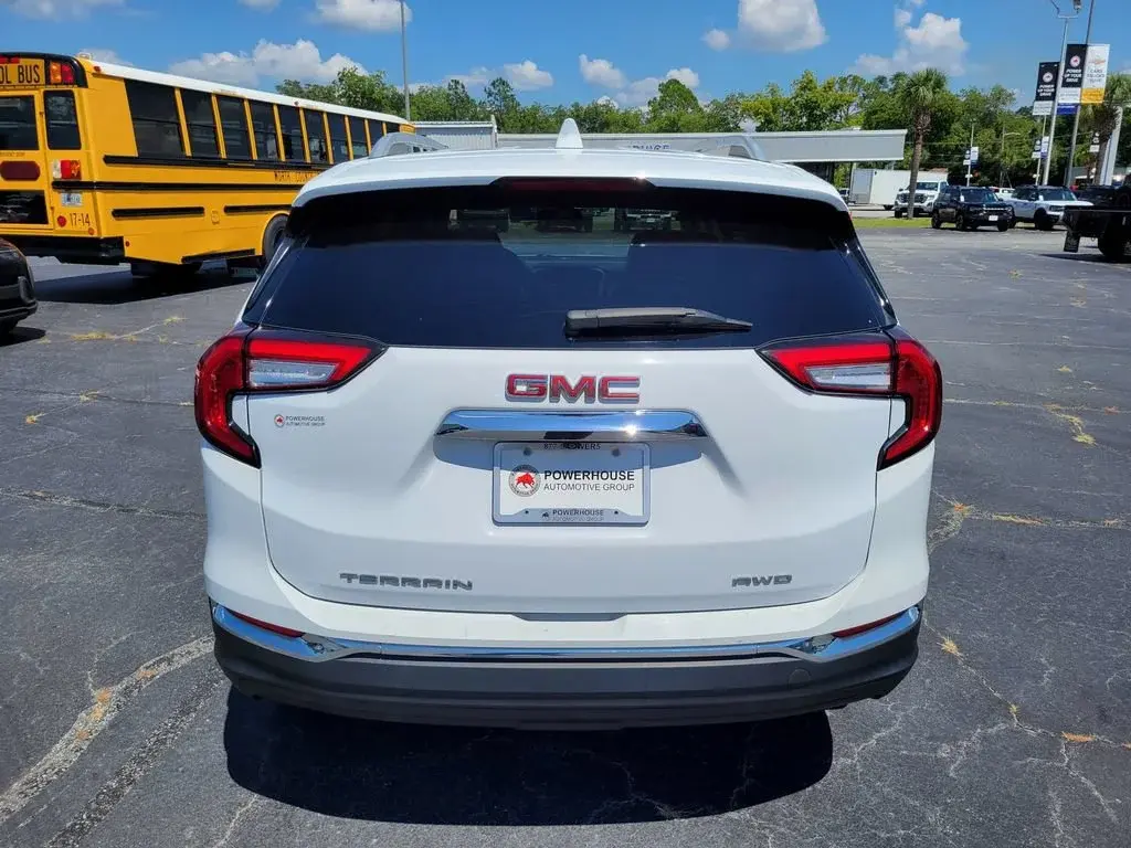 2024 GMC Terrain SLT AWD photo 5