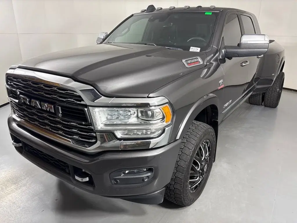 2019 RAM 3500 Limited 4X4 Mega Cab photo 4
