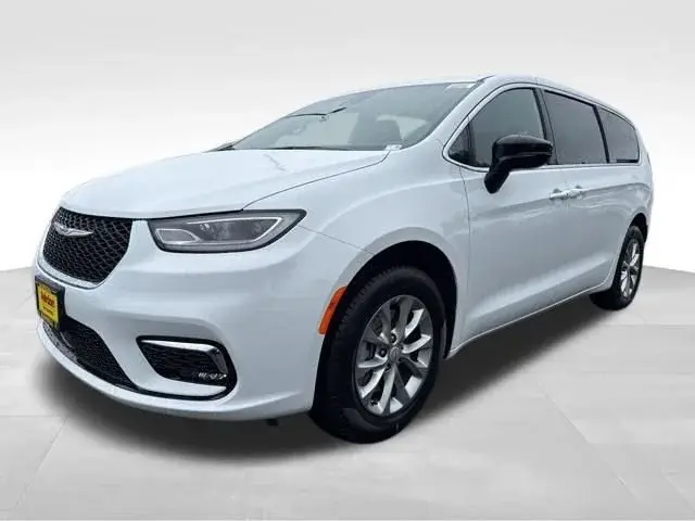 2026 Chrysler Pacifica Select AWD photo 3