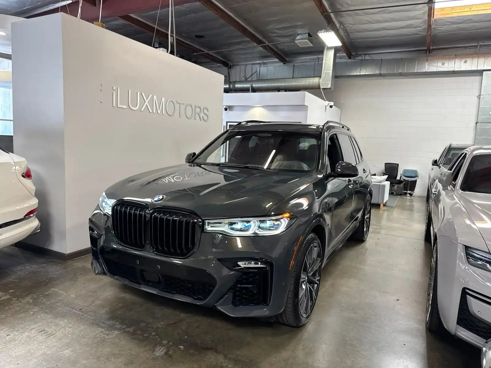 2022 BMW X7 M50i's photo
