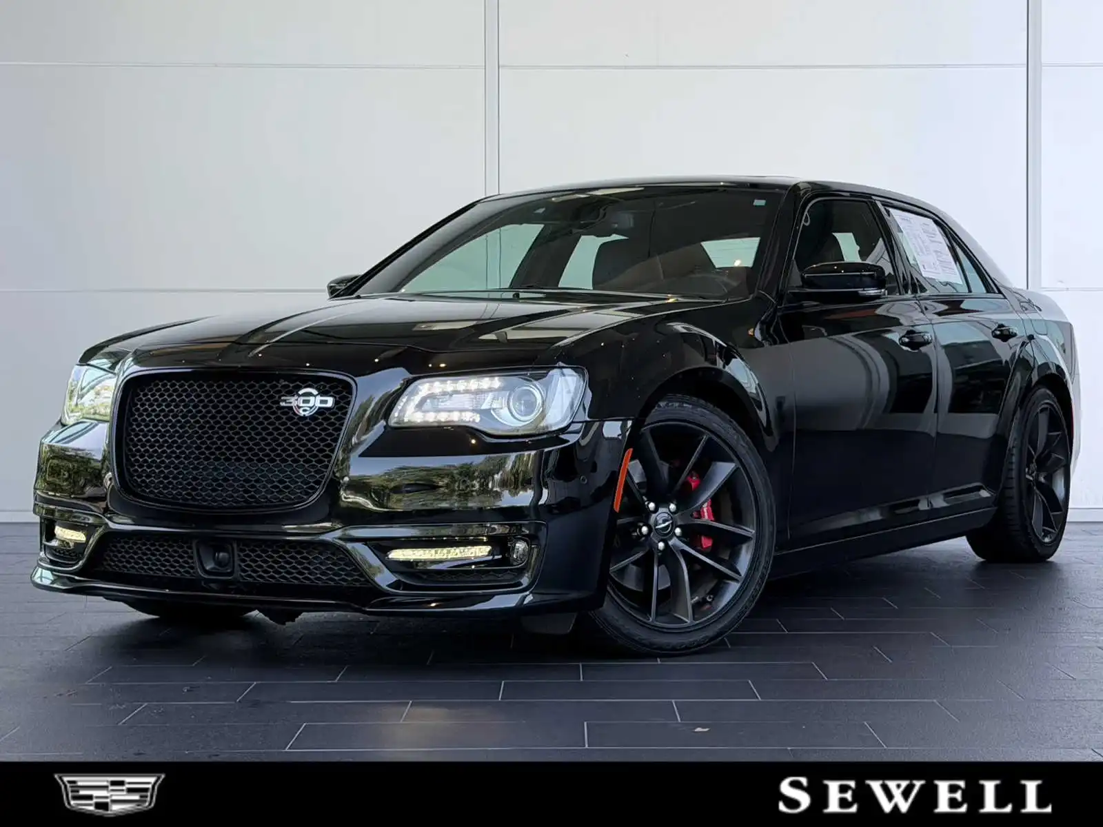2023 Chrysler 300 C's photo