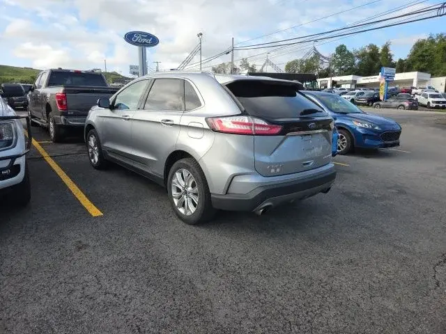 2020 Ford Edge Titanium AWD photo 4