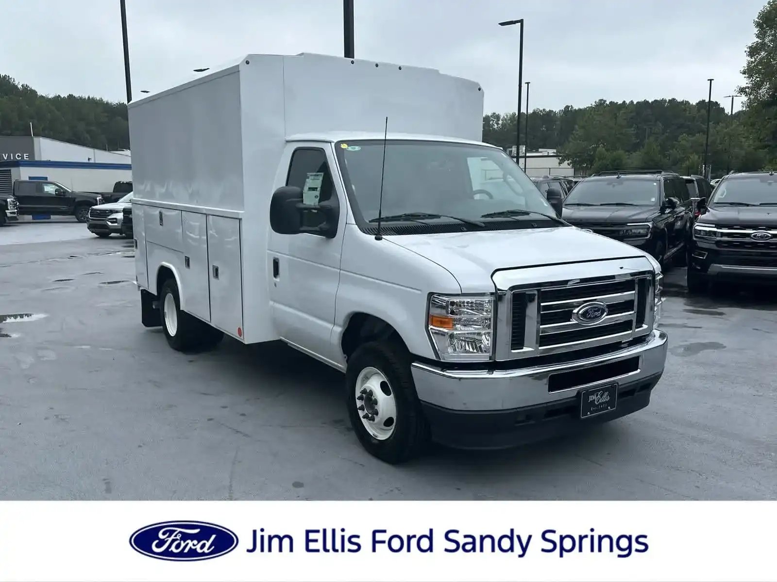 2025 Ford E-Series DRW E-350 Super Duty 138 in WB's photo