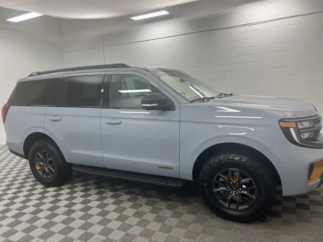 2025 Ford Expedition Tremor 4x4 photo 4
