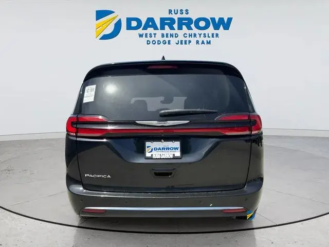 2023 Chrysler Pacifica Touring L photo 4