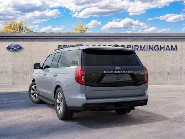 2027 Ford Expedition Active photo 4