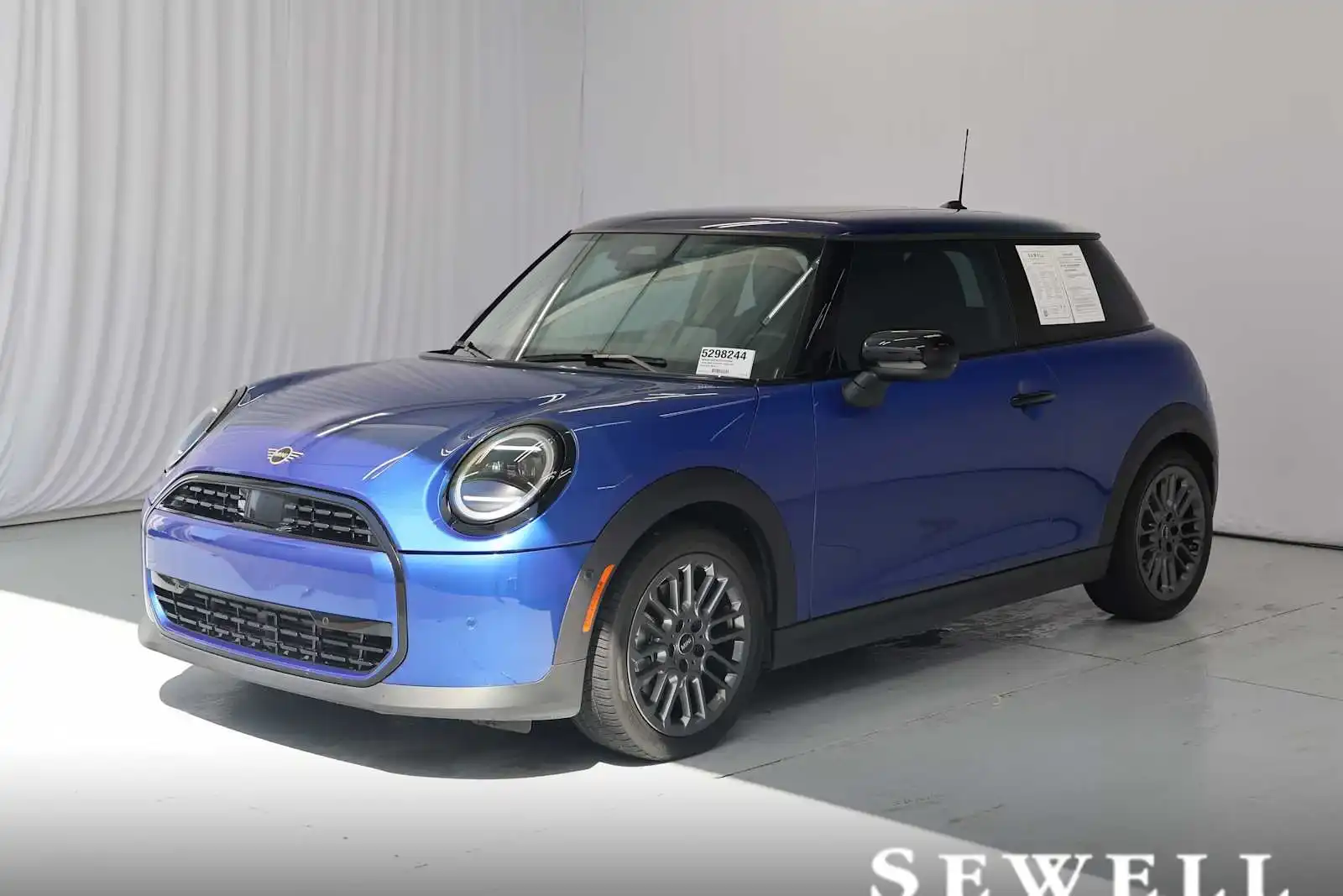 2025 MINI Hardtop Cooper's photo