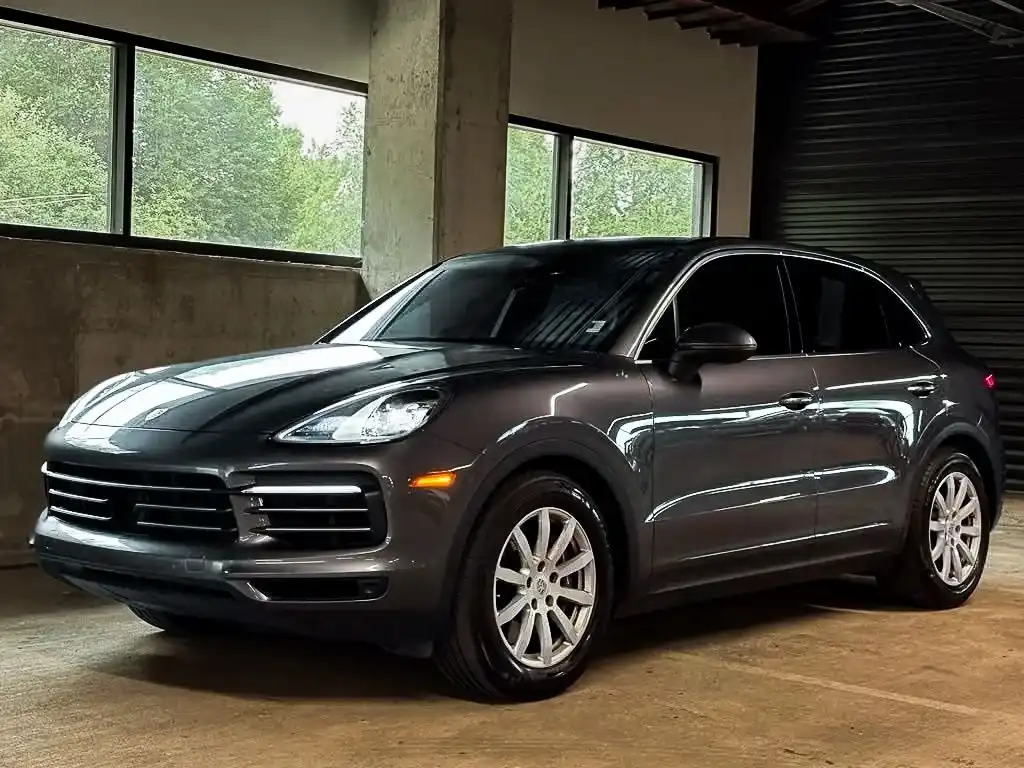 2023 Porsche Cayenne Platinum Edition's photo