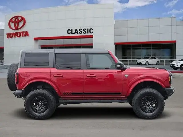 2021 Ford Bronco First Edition Advanced 4x4 photo 3