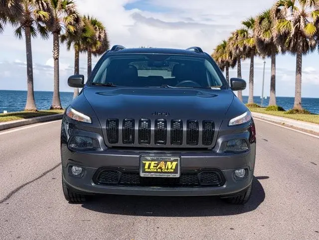 2016 Jeep Cherokee High Altitude photo 3
