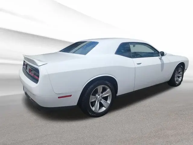 2020 Dodge Challenger SXT Auto photo 5