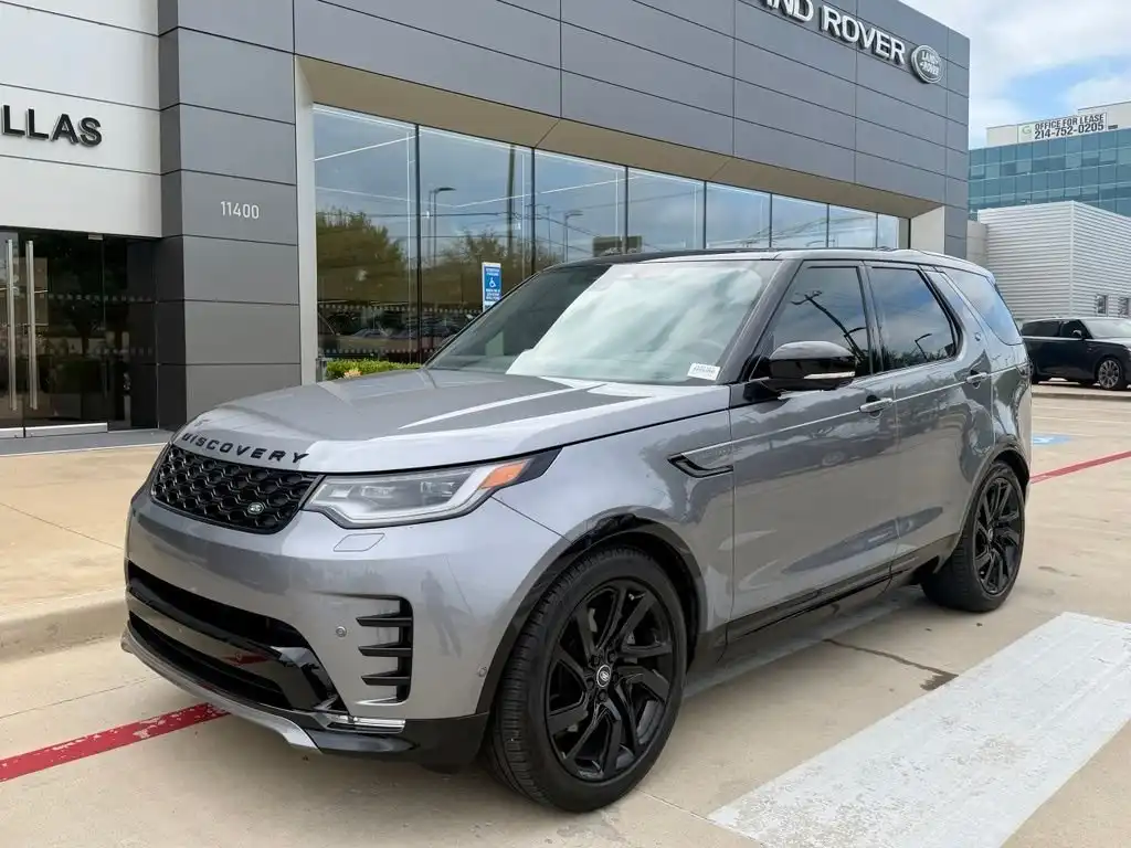 2025 Land Rover Discovery P300 Dynamic SE's photo