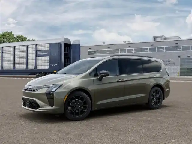 2027 Chrysler Pacifica Limited's photo