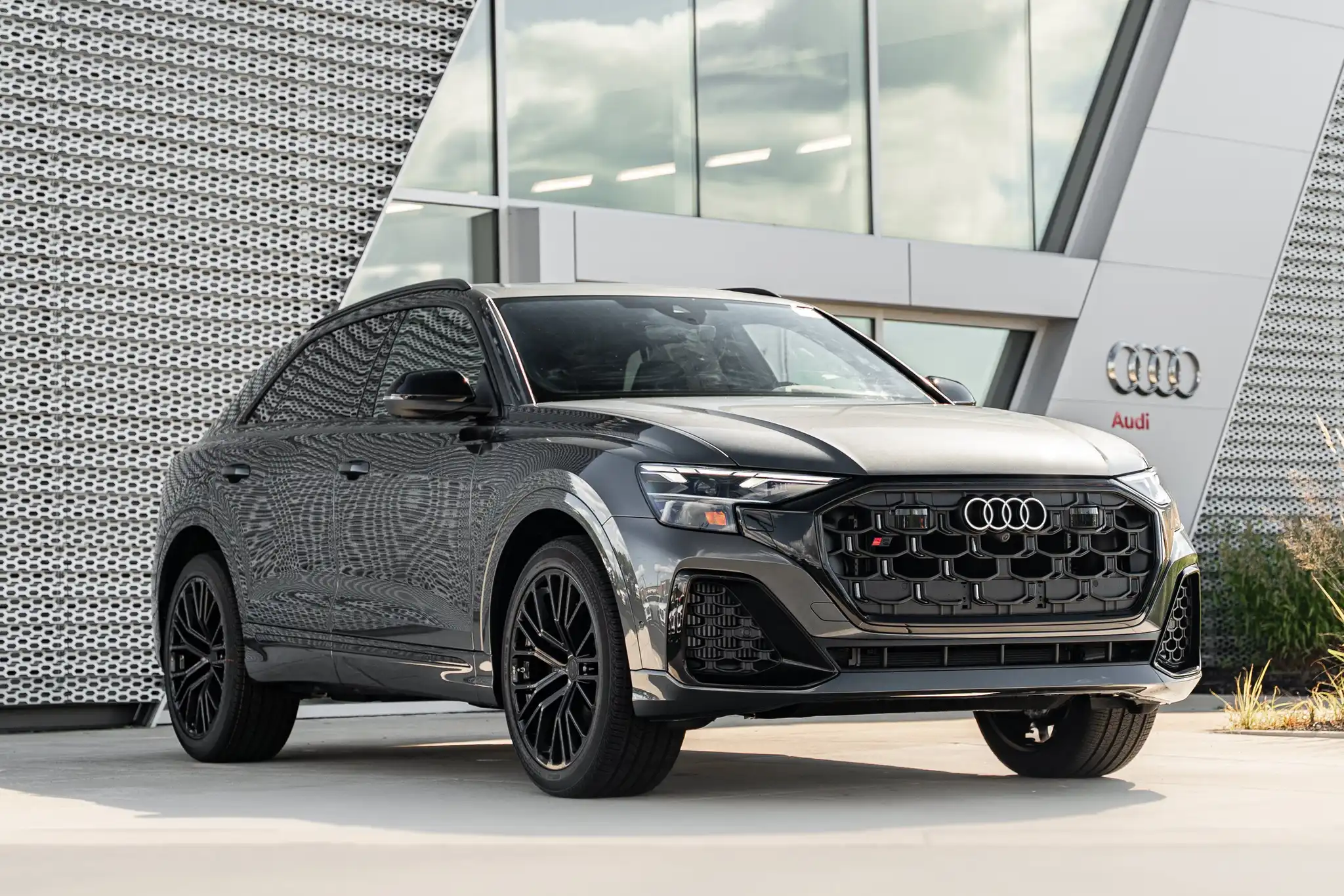 2026 Audi SQ8 Premium Plus quattro's photo