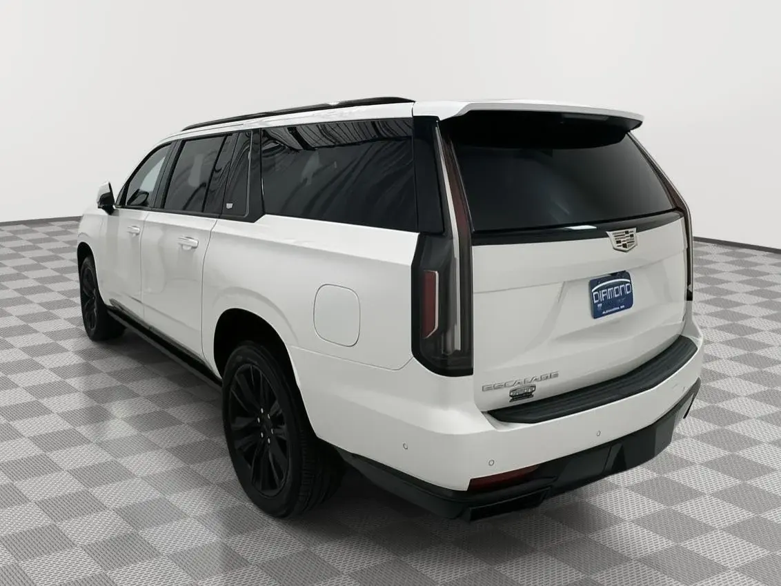 2023 Cadillac Escalade ESV Sport Platinum 4WD photo 3