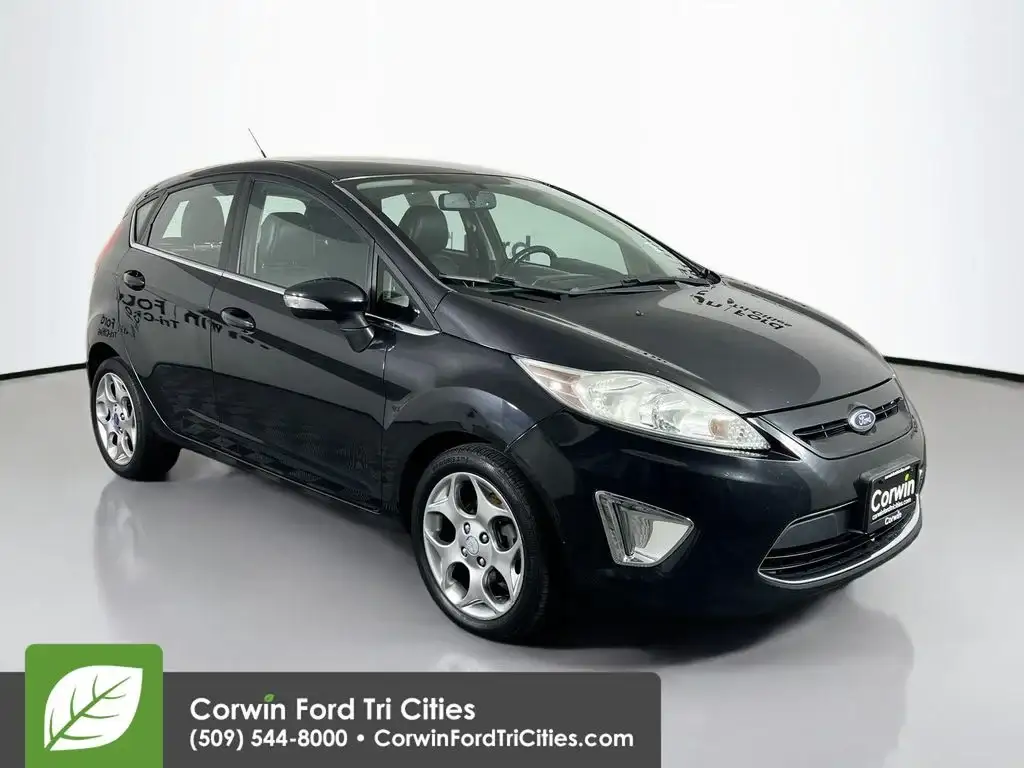 2013 Ford Fiesta Titanium Hatch photo 1