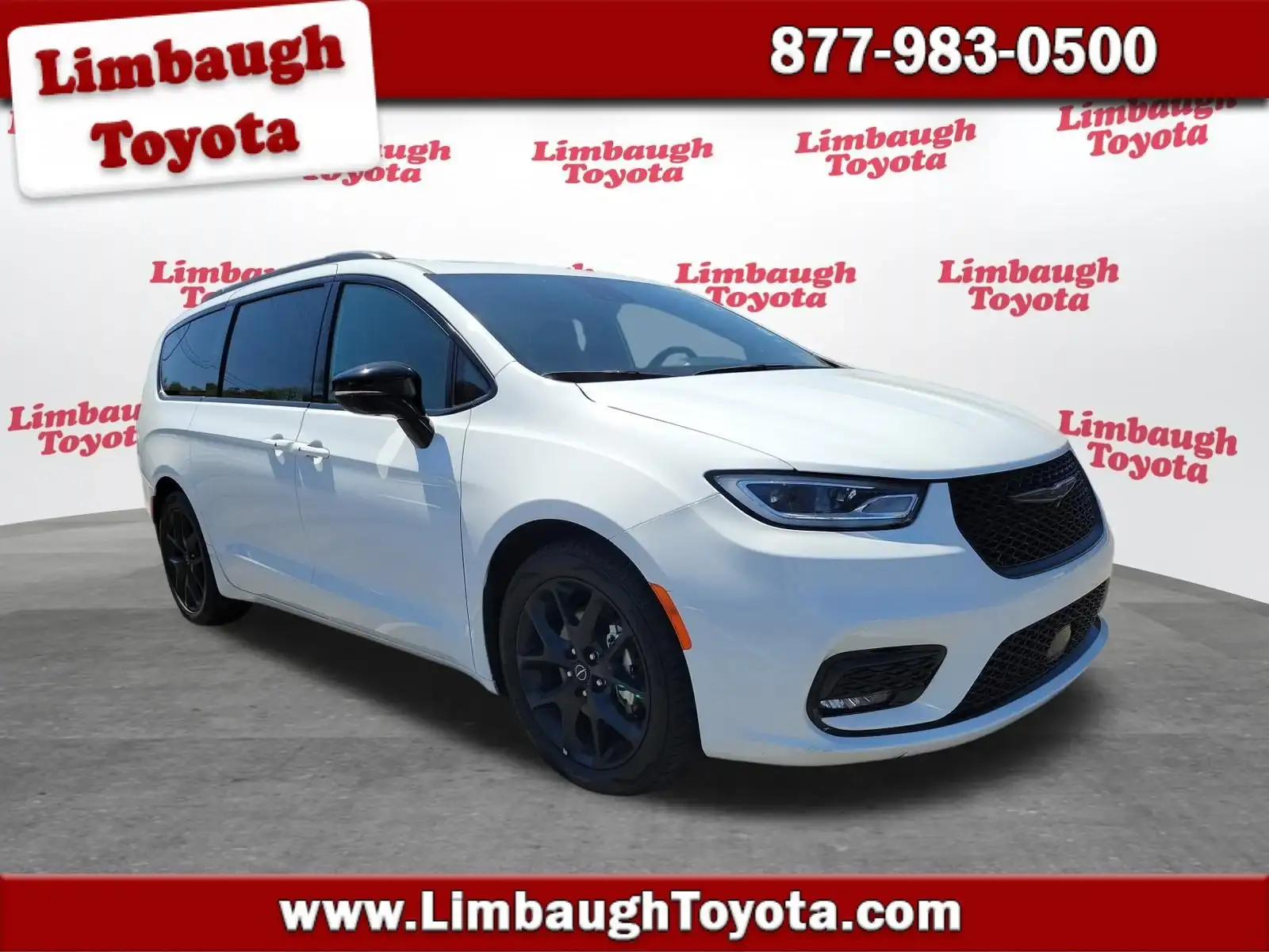 2025 Chrysler Pacifica Limited's photo