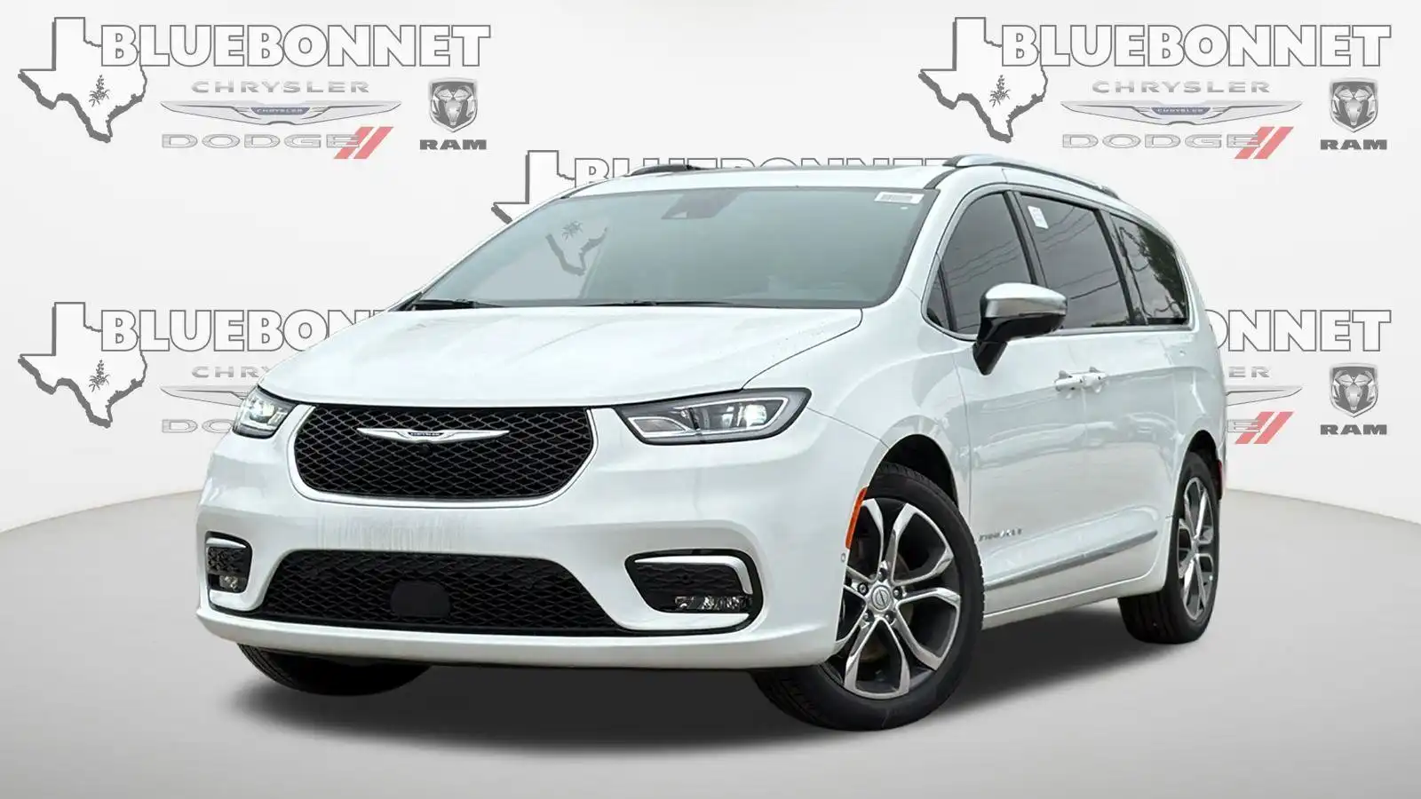 2026 Chrysler Pacifica Pinnacle's photo