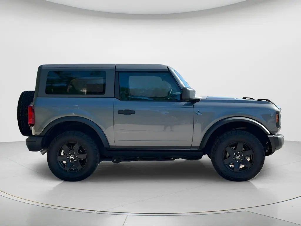 2024 Ford Bronco Black Diamond 4x4 photo 4