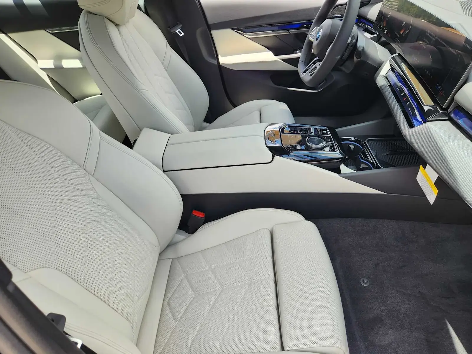 2027 BMW 5 Series 530i Sedan photo 5