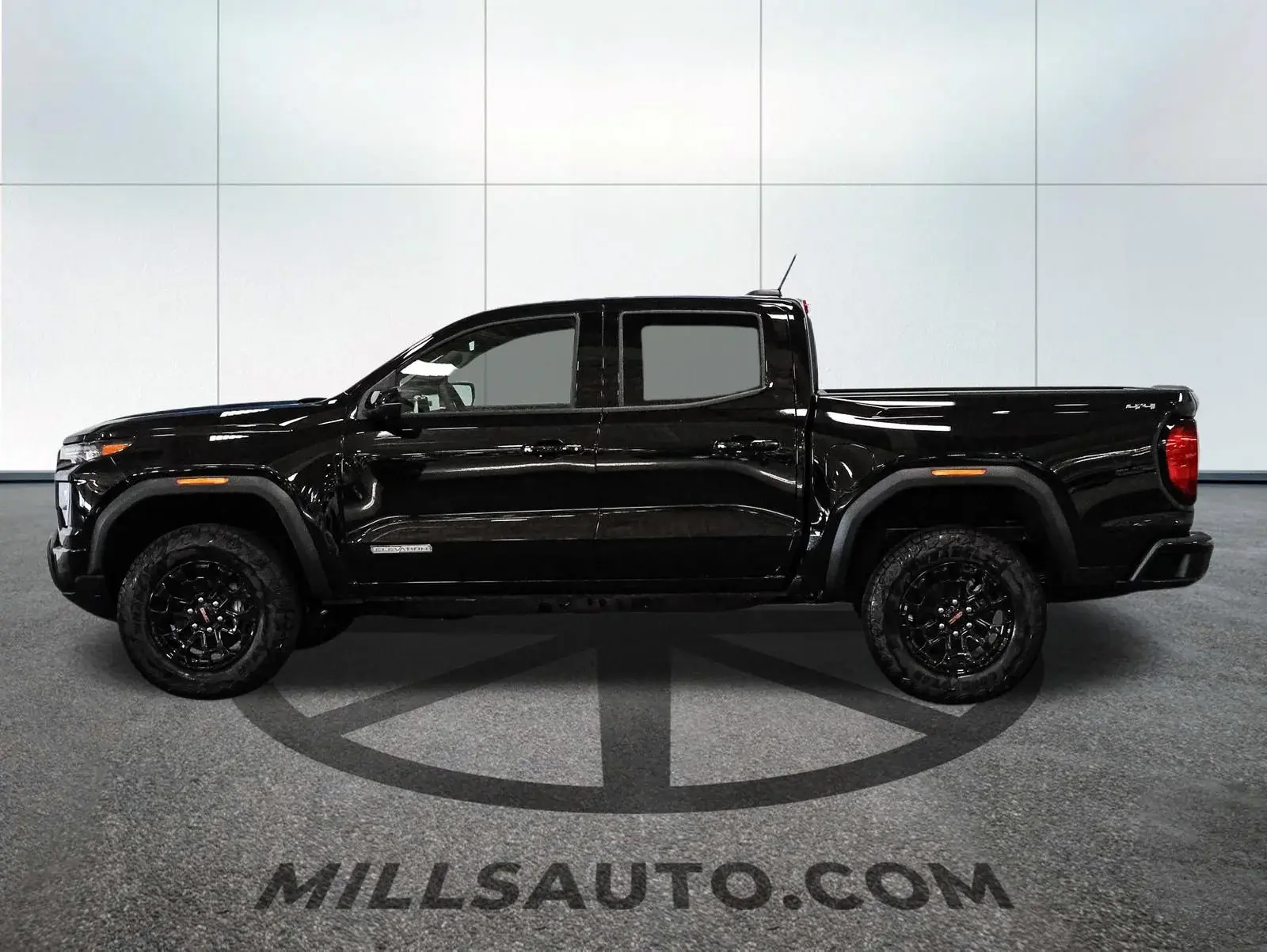 2026 GMC Canyon Elevation 4WD Crew Cab Short Box photo 3