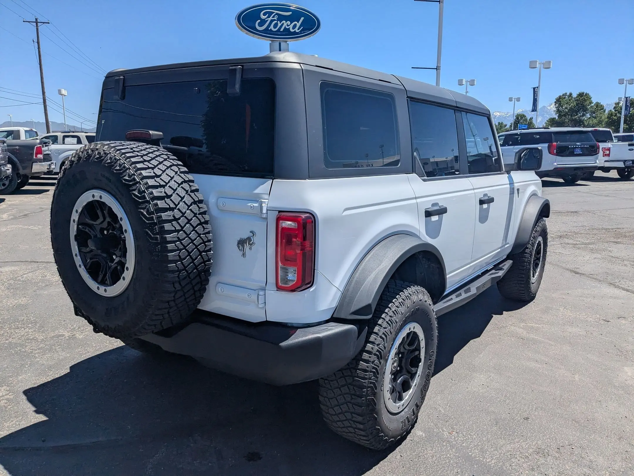 2023 Ford Bronco Base Advanced 4x4 photo 3