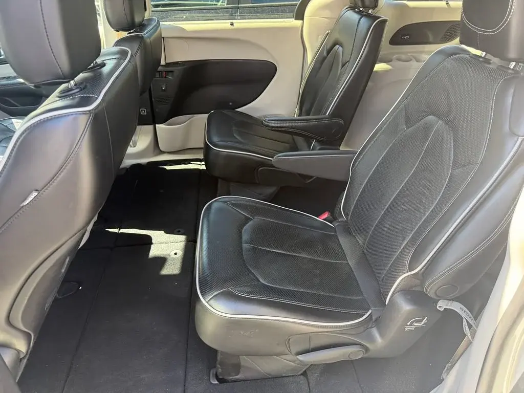 2023 Chrysler Pacifica Limited photo 5