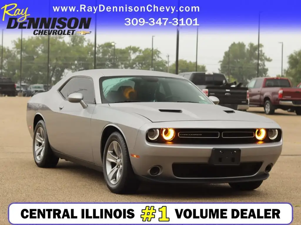 2016 Dodge Challenger SXT photo 1