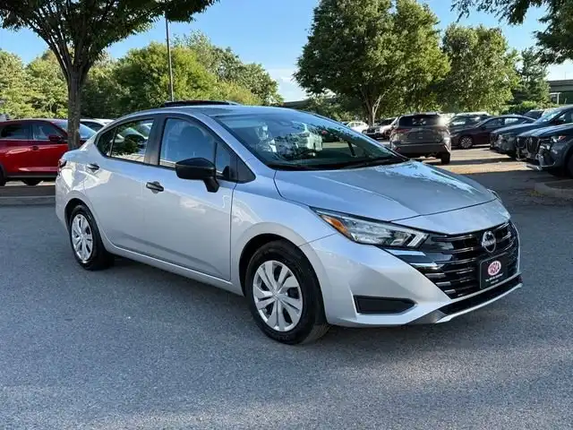 2025 Nissan Versa 1.6 S CVT's photo