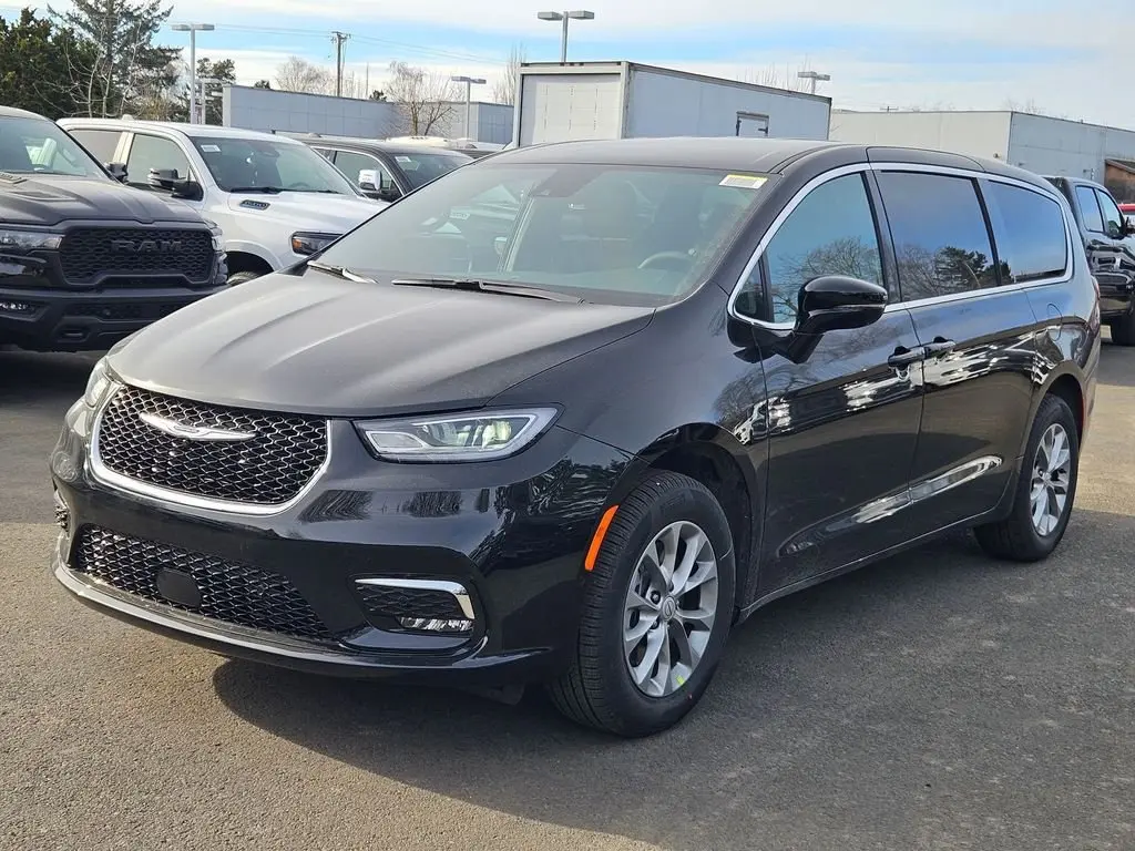 2026 Chrysler Pacifica Select AWD photo 3