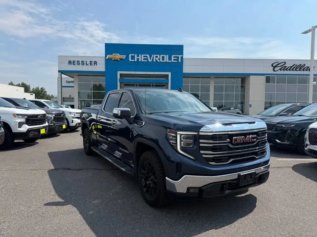 2022 GMC Sierra 4WD Crew Cab Standard Box SLT's photo
