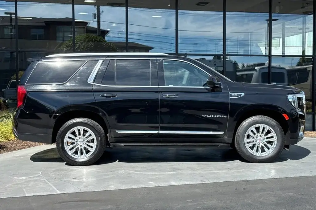 2021 GMC Yukon SLT 4WD photo 3